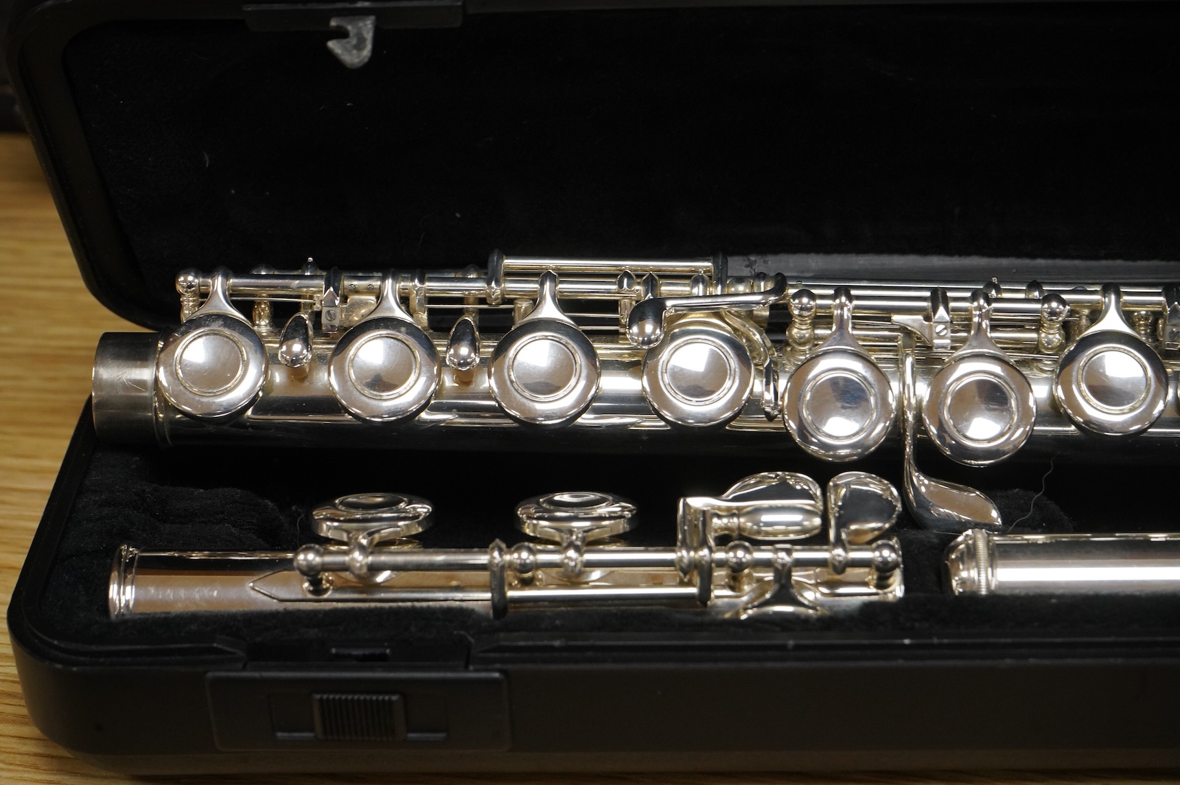 A cased Yamaha 211 flute